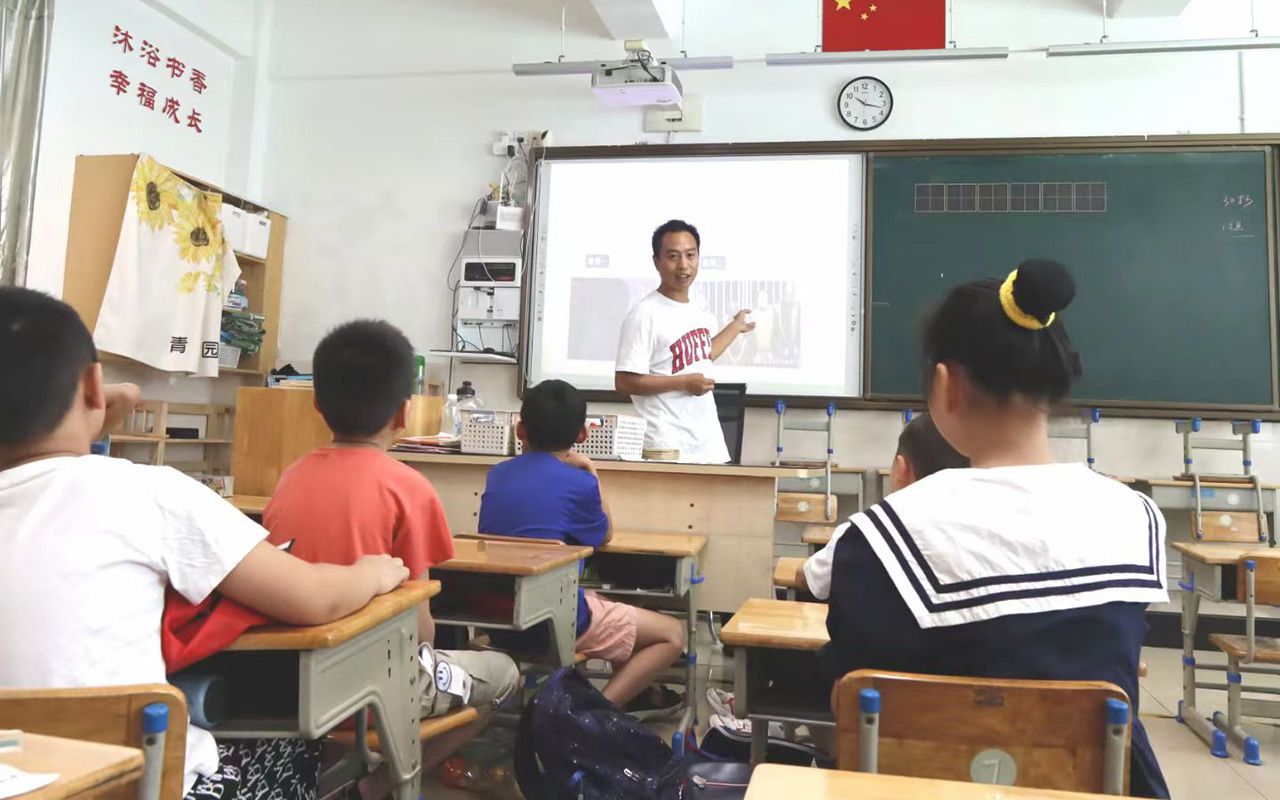 平遥钟公庙中心小学